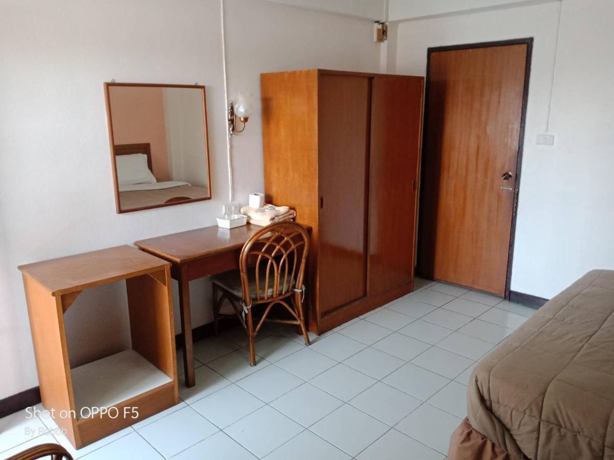 Отель V.I.P. House Чиангмай Экстерьер фото